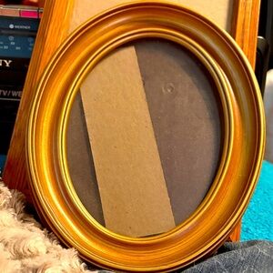 Elegant Gold Oval Picture Frame